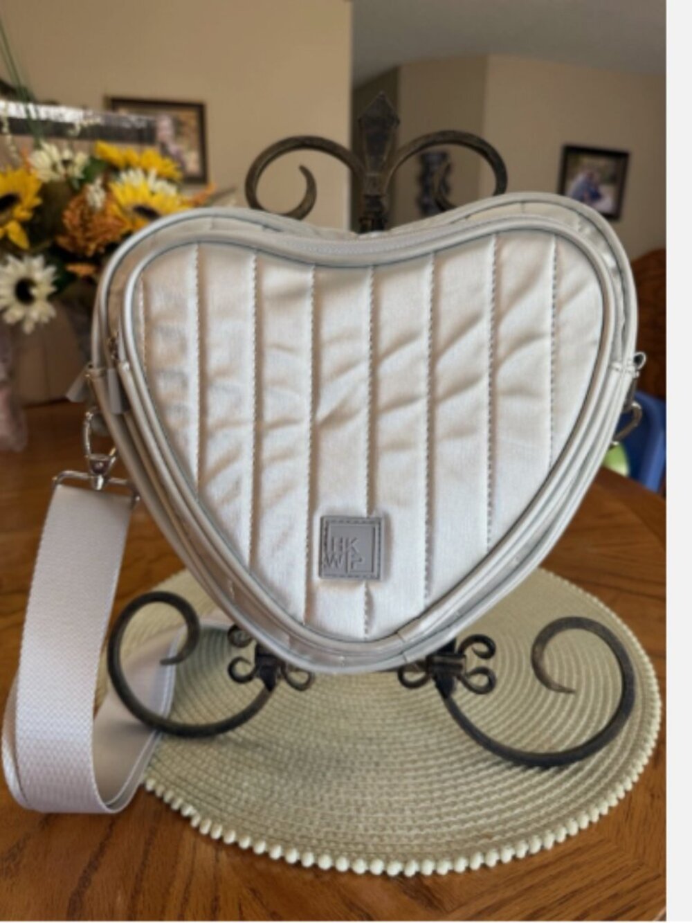 IHKWIP Be My Valentine Heart Crossbody-Silver-A689051 NEW